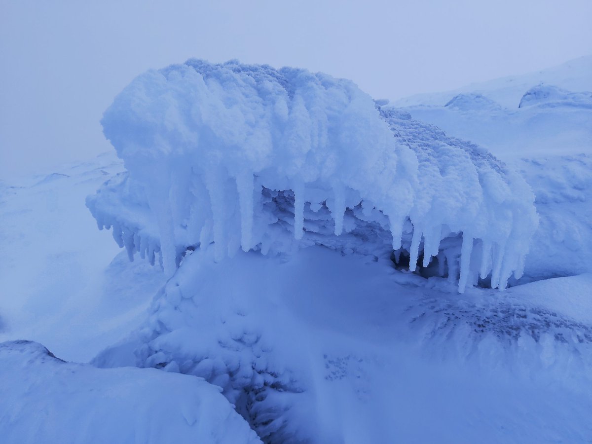 GaryTarmachan's tweet image. Excellent snow cover building in the Northern Cairngorms. Sunday 12th November.
#snow #WINTER #mountains #Weather #mwis