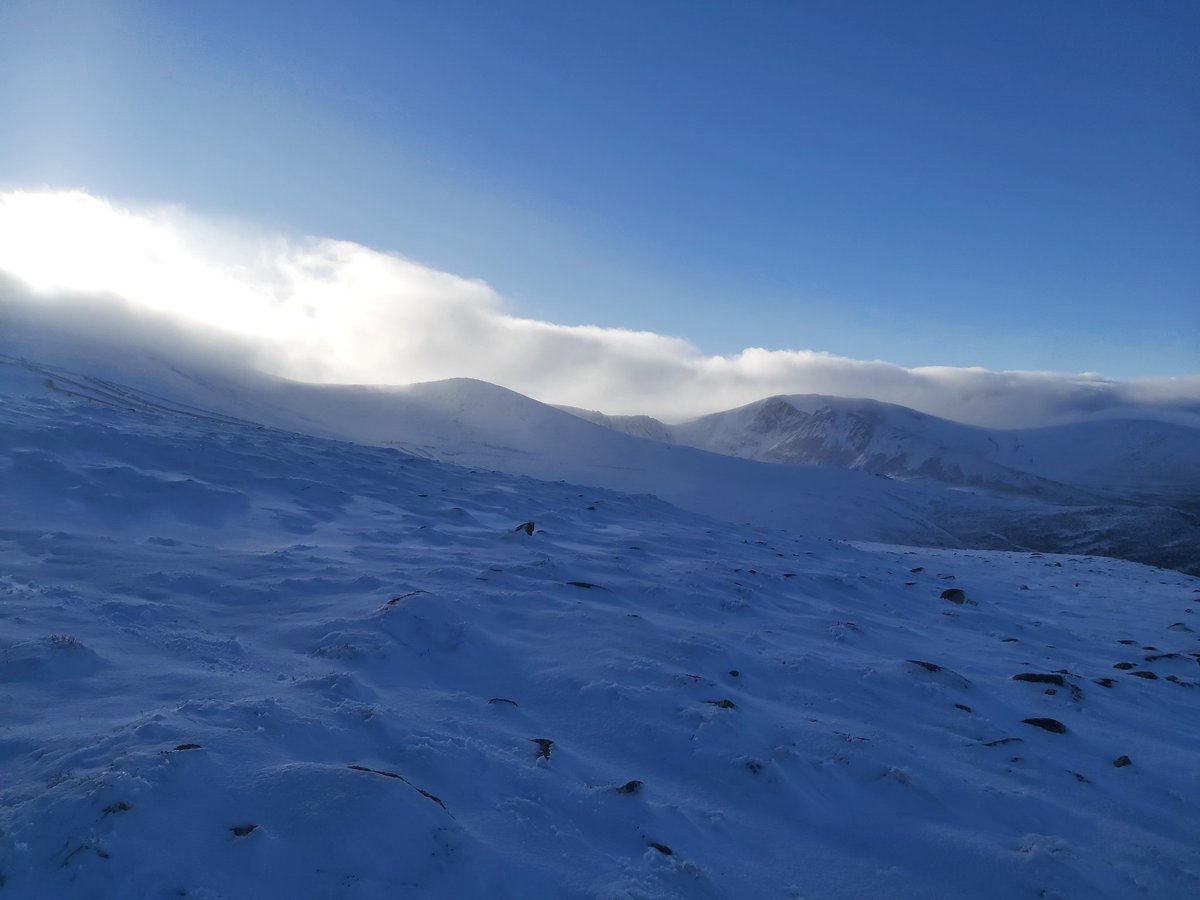 GaryTarmachan's tweet image. Excellent snow cover building in the Northern Cairngorms. Sunday 12th November.
#snow #WINTER #mountains #Weather #mwis