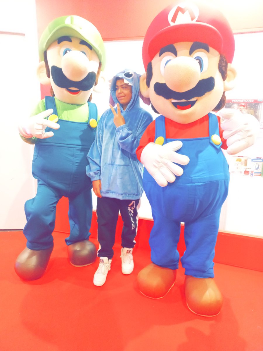 Kenybiss's tweet photo. Rholalalaaaaaa comment c'était louuuurd #ParisGameWeek avec ma petite famille ahahahah !!!
#PGW en mode #Stich ^^
⚡️⚡️⚡️ https://t.co/x6H0aAEQJE