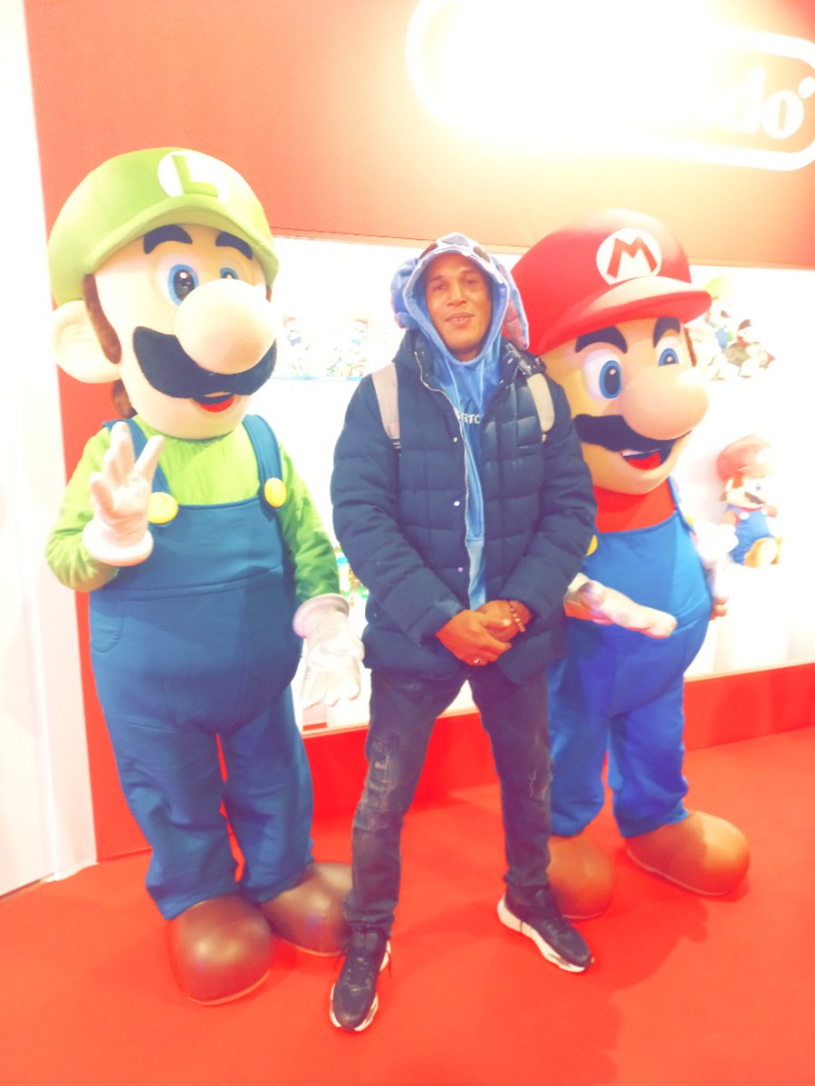 Kenybiss's tweet photo. Rholalalaaaaaa comment c'était louuuurd #ParisGameWeek avec ma petite famille ahahahah !!!
#PGW en mode #Stich ^^
⚡️⚡️⚡️ https://t.co/x6H0aAEQJE