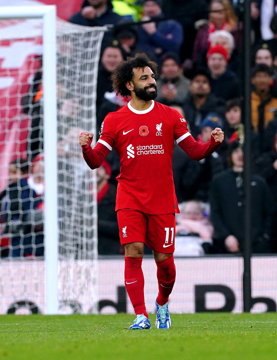 SkySportsStatto's tweet photo. 2️⃣0️⃣0️⃣  goals in English football for Mohamed Salah:

 - 198 for Liverpool
 - 2 for Chelsea

✳️ Most goals+assists (14) in PL this season

✳️ Scored in 14 of last 15 PL appearances at Anfield (17 goals overall), including all 6 this season https://t.co/BliVUU2e3R