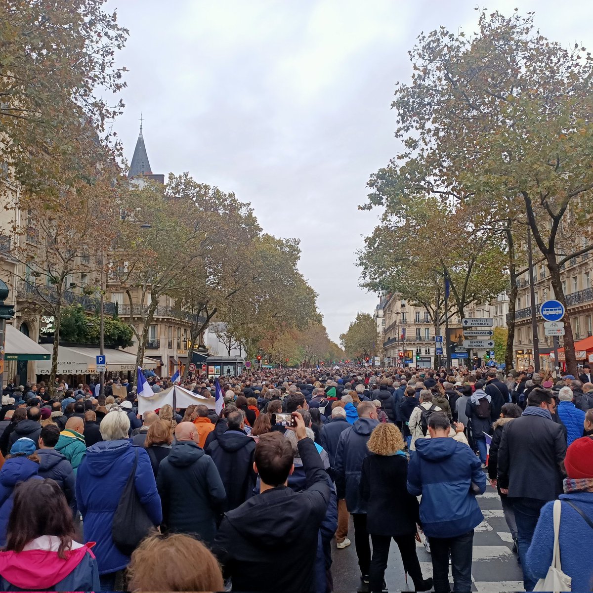 JacquesROYBIN's tweet photo. A la marche républicaine et citoyenne contre l'antisémitisme. 
#Republique
#citoyen 
#devoircitoyen 
#devoirdememoire https://t.co/wbE2GcO4F0