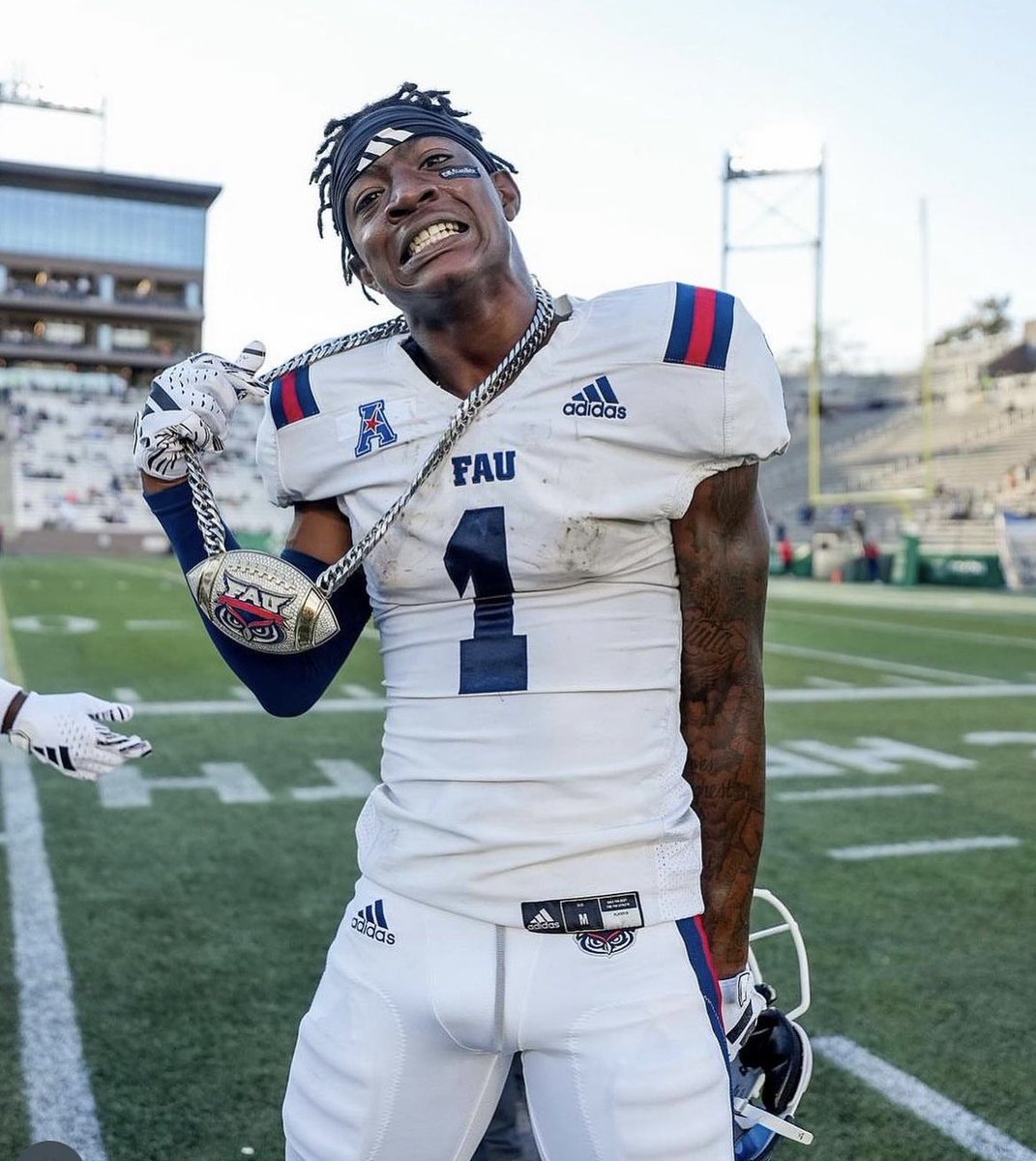 nickvenezia_'s tweet photo. #AGTG Blessed to receive my 2nd Division One opportunity from @FAUFootball Go Owls 🦉 🔴🔵

@Coach_JLove @4Warinner @beaty_david @CoachCBell26 @JaleelMcrae 

@TFlagler @NOLESdcSP @Jblake_8 @Coach_Chung61 @caffeyjbhs @JensenFootball @King_Jwill @CoachManciagli https://t.co/qsaG14O7ZW