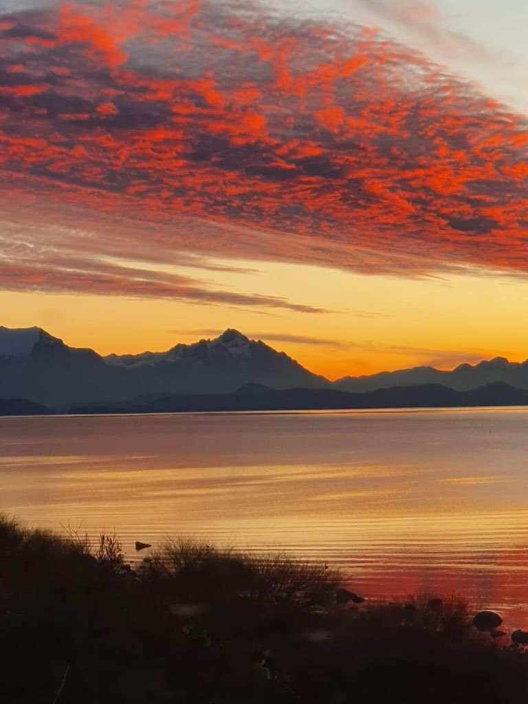 Mundo__Paisajes's tweet photo. Atardecer en lago Nahuel Huapi🧡💛🇦🇷

Hermoso, ¿verdad? https://t.co/okNPCtqoge