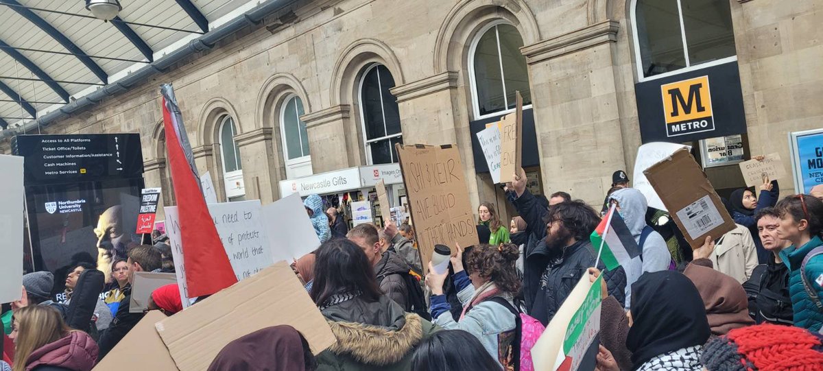 Yesterday, while the bourgeoisie parties of britain touted their hypocitical commemorations of the armistice, we went out and joined nearly 1000 local people to demand for a ceasefire in our time - we called for the government to stop supporting the horrific acts of genocide