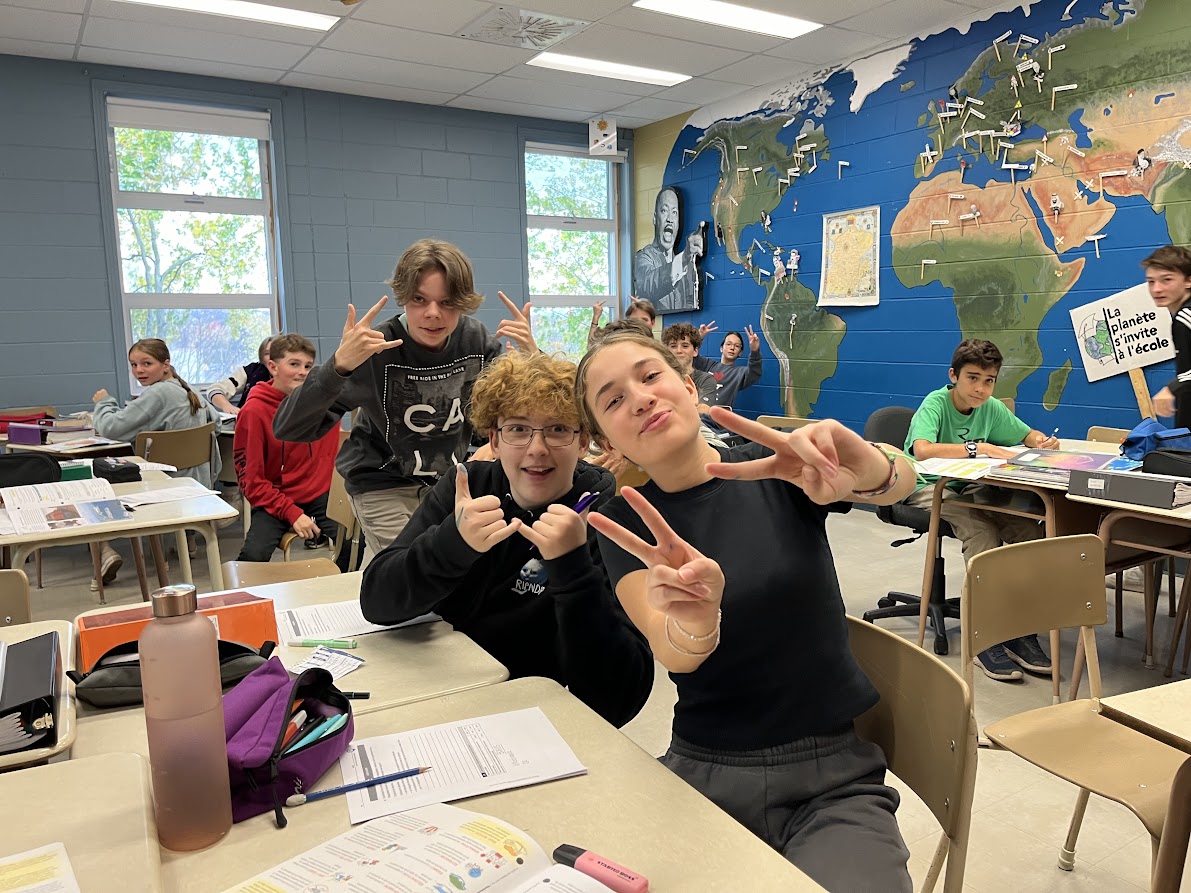 Tout terrain (@toutterrainrc) on Twitter photo 🔊Reportage de <a href="/MyriamFimbry/">Myriam Fimbry</a> dans une école secondaire de #Warwick
- Le ministre québécois de l’Éducation <a href="/BDrainvilleQc/">Bernard Drainville</a> compte interdire les téléphones cellulaires en classe. Les écoles ont maintenant jusqu’au 31 décembre pour appliquer le nouveau règlement 🔊Reportage de <a href="/MyriamFimbry/">Myriam Fimbry</a> dans une école secondaire de #Warwick
- Le ministre québécois de l’Éducation <a href="/BDrainvilleQc/">Bernard Drainville</a> compte interdire les téléphones cellulaires en classe. Les écoles ont maintenant jusqu’au 31 décembre pour appliquer le nouveau règlement