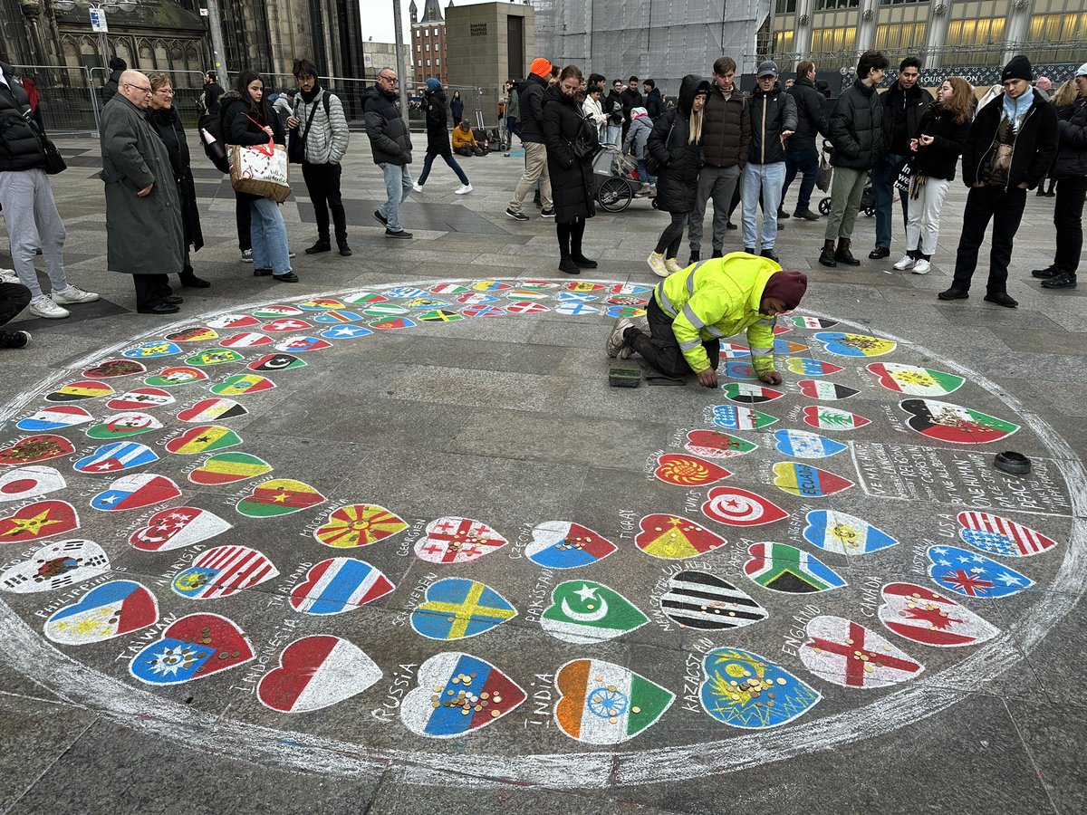 kr0niker's tweet photo. This gentleman draws flags of various countries along with a text that calls for piece “for every country and religion“. 

I asked him where the flag of Israel was, and he told me: “I can’t. If I draw it, I will be beaten.” 

This tells a lot about the sides of the conflict. https://t.co/OOhST5QOeO