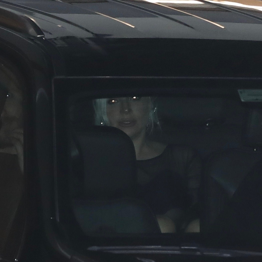gagaimages's tweet photo. [NEW PHOTOS] Lady Gaga arrives at Leonardo DiCaprio's birthday party in Beverly Hills (Nov. 11)

More photos: https://t.co/MrhfRLsBzQ https://t.co/AnFMsws9pb