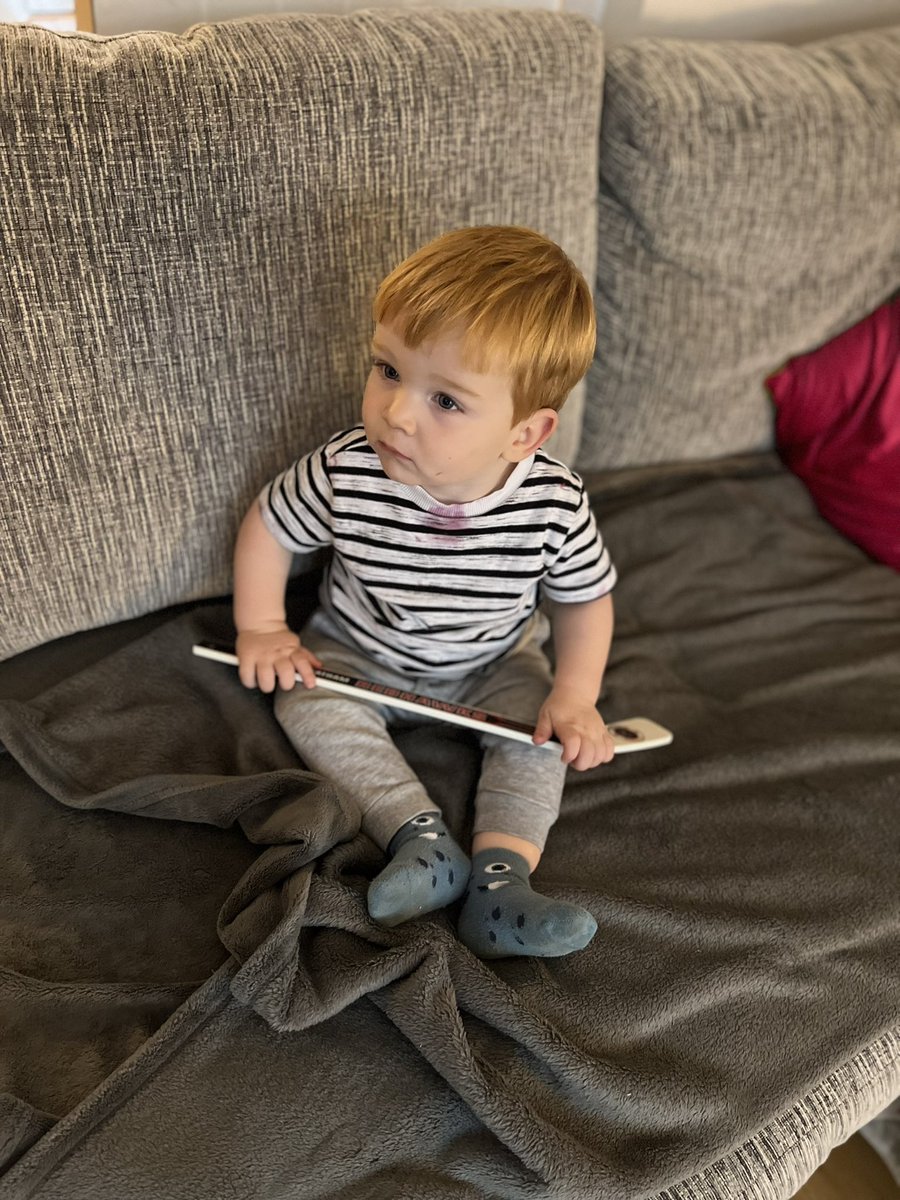 Thanks coach @14paynter for Carter’s stick. He’s going 6-2 hawks win tonight <a href="/StreathamHockey/">Streatham IHC London</a> #redhawks