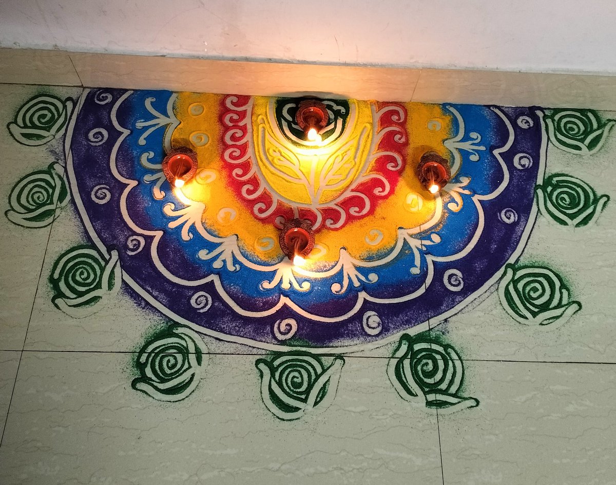 ManjulaCh5's tweet image. Happy Diwali to all of my Twitter friends.
#Diwali 
#diwalirangoli