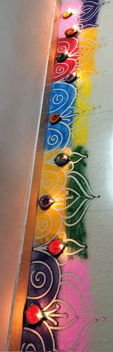 ManjulaCh5's tweet image. Happy Diwali to all of my Twitter friends.
#Diwali 
#diwalirangoli