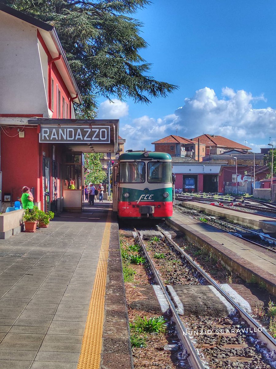 Sicilianodoc7's tweet photo. "A #littorina" della #circumetnea, #Randazzo #Catania https://t.co/sIpPfp8nTr