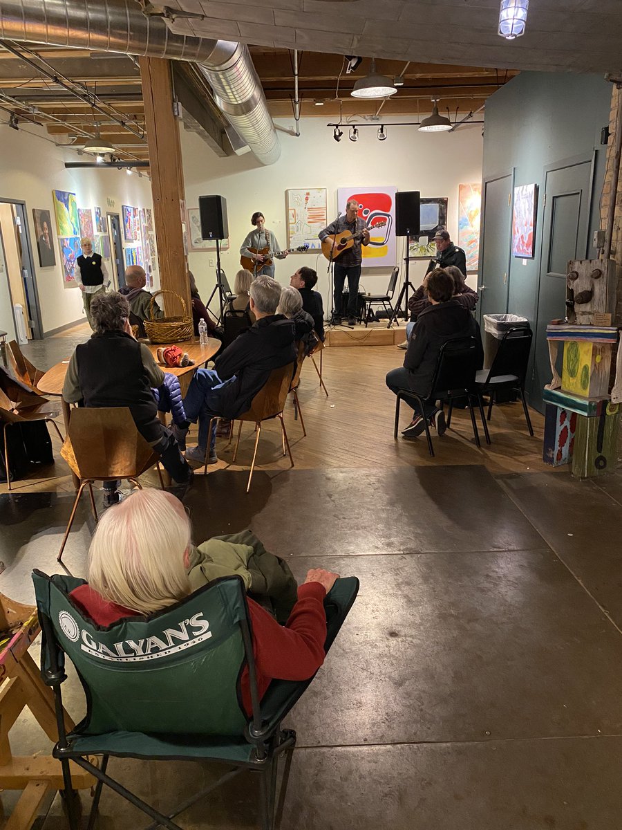 SolarArtsBuild's tweet image. Sunday Funday continues at #SolarArts during #FallOpenStudios 12-5pm with live music while you holiday shop!  1st &amp;amp; 2nd floor.