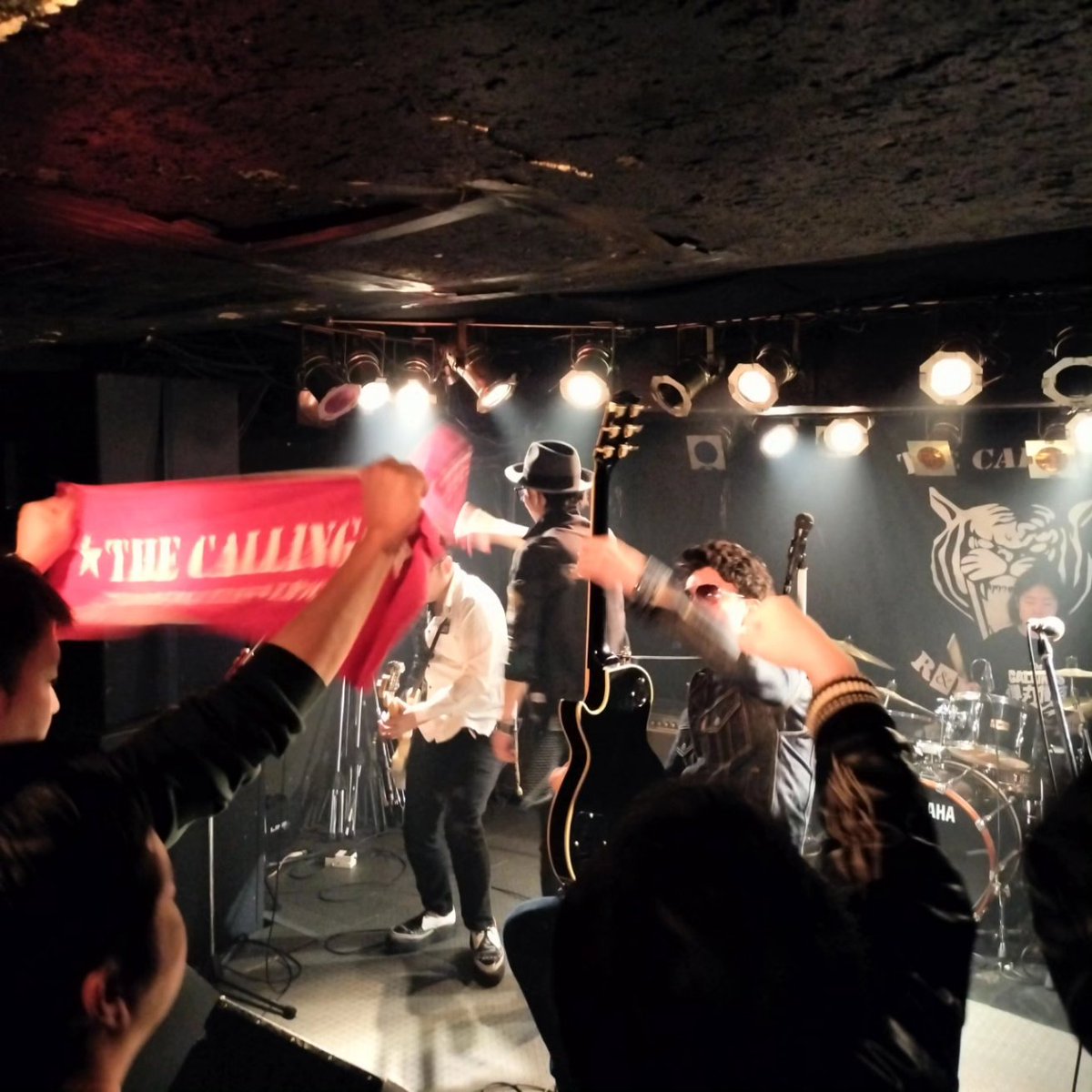 z_piratesrocks3's tweet photo. The CALLINGS
#GODSAVETHEPUNKSvol10
#TheCALLINGS
#ヴェンチレーターズ
#THECLARENCE
#EMPTYNOTION
#国分寺MORGANA
#DJz
#11月11日
七 https://t.co/zvrHUEV2lu