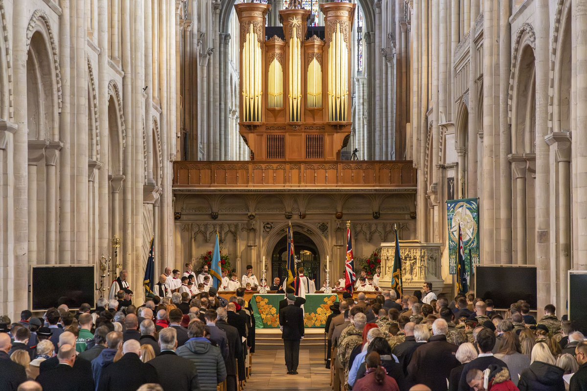 Personnel from @RAF_Marham took part in a number of Remembrance events across the county today. @StnCdrRAFMarham laid a wreath at Norwich City Hall and then joined personnel, who had paraded through the streets of Norwich to the cathedral, for a Service of Remembrance.