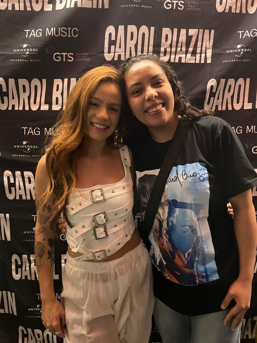 ThisIsTefao's tweet photo. Tirei foto com a Carol Biazin e ela autografou minha CNH (tá vencendo) 

NUNCA FUI TRISTEEEEE

O melhor de tudo foi ela perguntando "Mulher, isso não vai dá ruim não?"
KKKKKKKKKKK

@stagebiazin @carolbiazin https://t.co/pDj4Z6LJfk