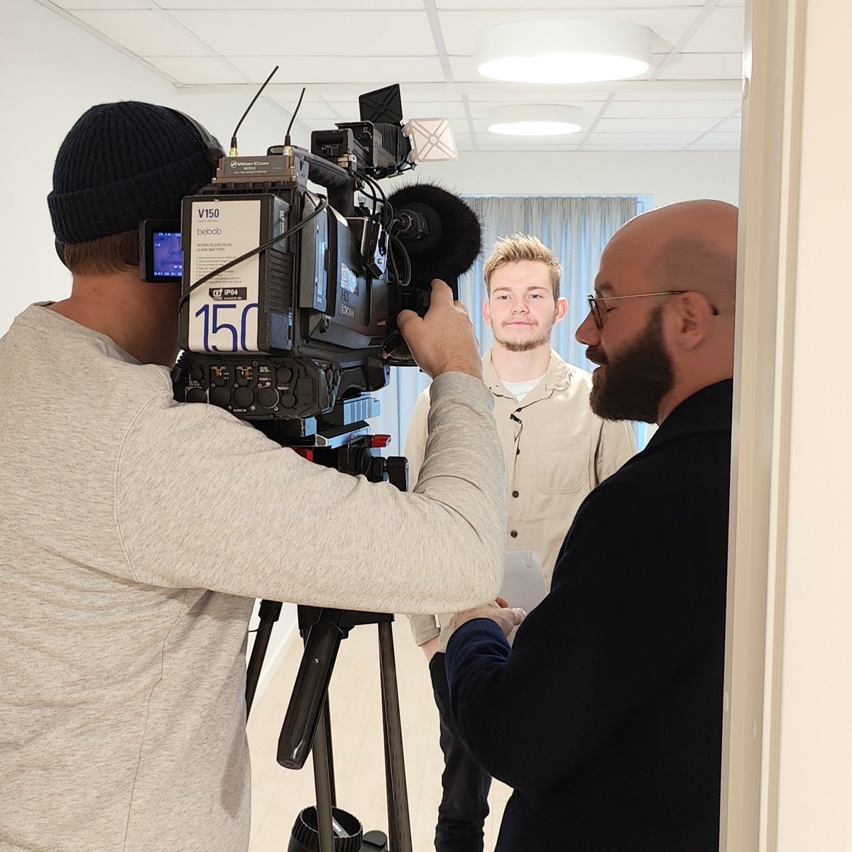 mossalski's tweet image. Vi står i en vanskelig situation, som ingen kunne havde forudset. 

Vores uddannelse og vores drøm er blevet revet væk fra os, fra den ene dag til den anden. DAC er gået konkurs. 

Vi har i dag været samlet, alle sammen. Folk er berørte og kede af det. Men vi er ikke opgivende.…