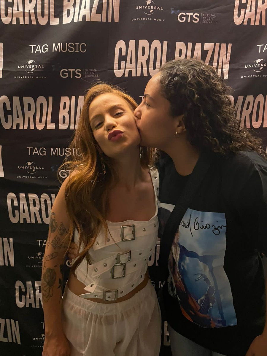 ThisIsTefao's tweet photo. Tirei foto com a Carol Biazin e ela autografou minha CNH (tá vencendo) 

NUNCA FUI TRISTEEEEE

O melhor de tudo foi ela perguntando "Mulher, isso não vai dá ruim não?"
KKKKKKKKKKK

@stagebiazin @carolbiazin https://t.co/pDj4Z6LJfk