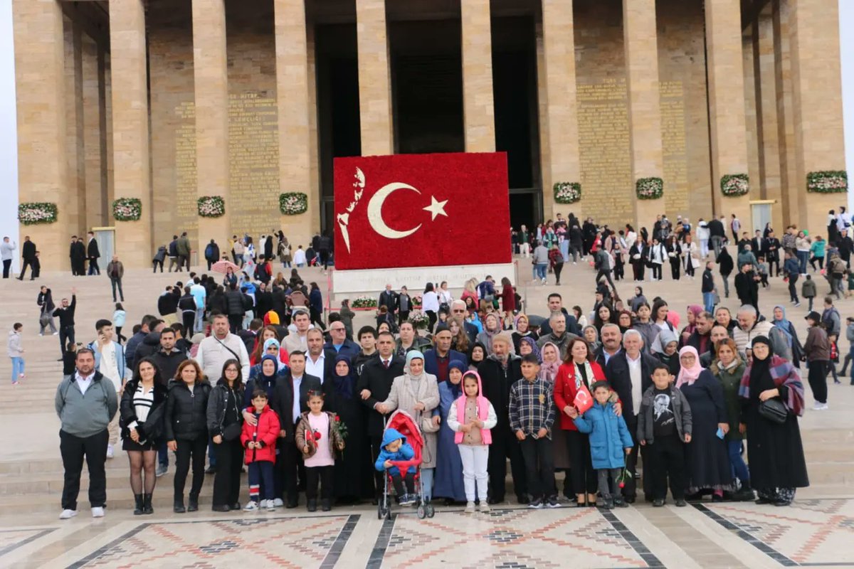 Ergene Şehit ve Gazi Ailelerimize özel Ankara Gezisi düzenleyen, bununla da kalmayıp ailesi ile gezide yanımızda olan, ailelerimiz ile tek tek ilgilenen Sn. @MugeYildizTopak  hanıma ve değerli eşi Evren TOPAK beye teşekkür ederiz. 

#bizbirliktetürkiyeyiz