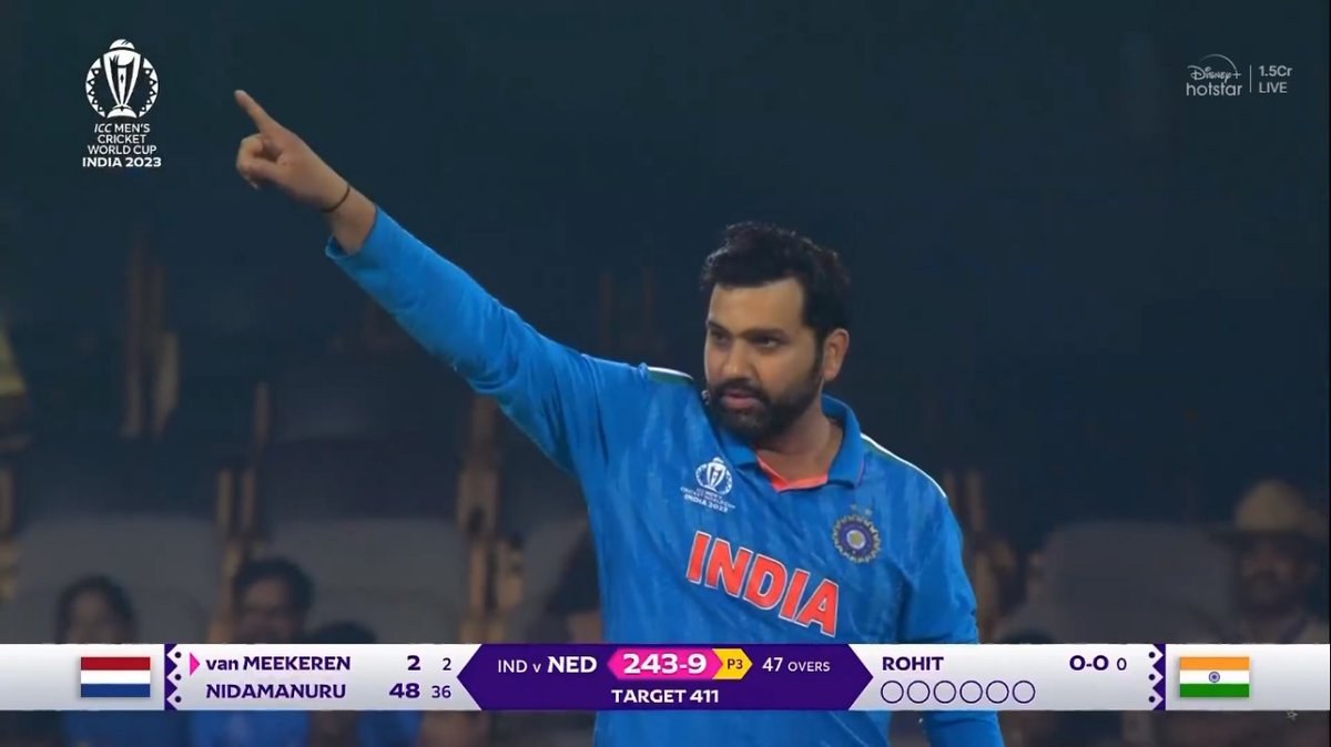 mufaddal_vohra's tweet photo. Rohit Sharma bowling for the first time in ODIs in 7 years. https://t.co/ekjDYbaySY