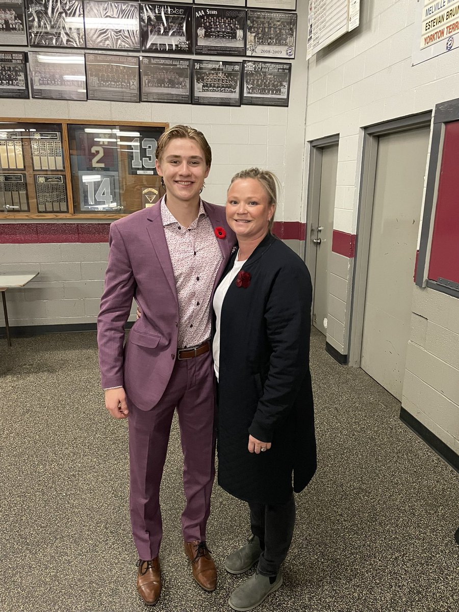 dd_willy's tweet photo. It’s always a great weekend when you get to watch your kid do his thing! So proud of you! #rylanwilliams #rylan05 #willy #SJHL #hockeyfamily #hockeykid #jrahockey https://t.co/61yU5eZx9M
