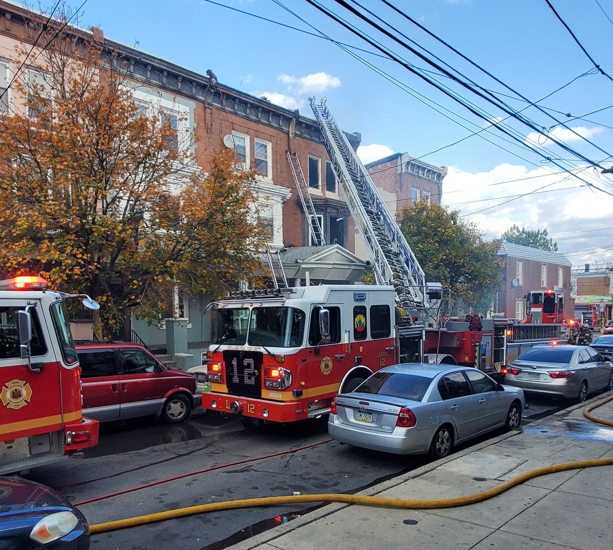 PhillyFireDept's tweet image. Daily totals for Saturday, Nov. 11:
🚑: 721 EMS incidents 
🚒: 149 fire incidents
🔥: 3 working fires 
#pfdstrongtogether