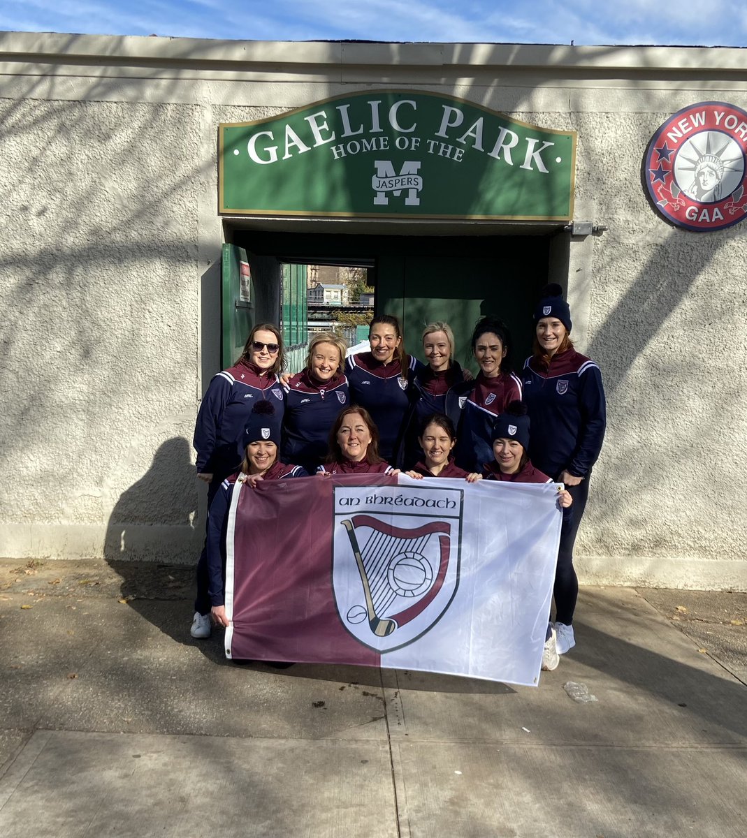 🌟 Exciting news! Our G4MOs have touched down at Gaelic Park in New York! Best of luck to the girls today – savor every moment on the pitch! 🏐💚