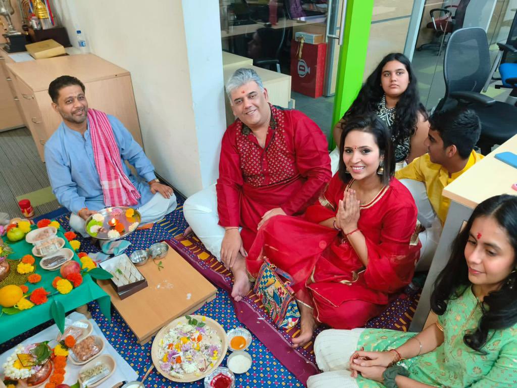 360ONEWealth's tweet photo. Ushering in an auspicious start to Samvat 2080 - Laxmi pooja at 360 ONE Centre.

#muhurattrading #happyDiwali #Diwali2023

@360ONEAsset https://t.co/SWiKGl5TJR
