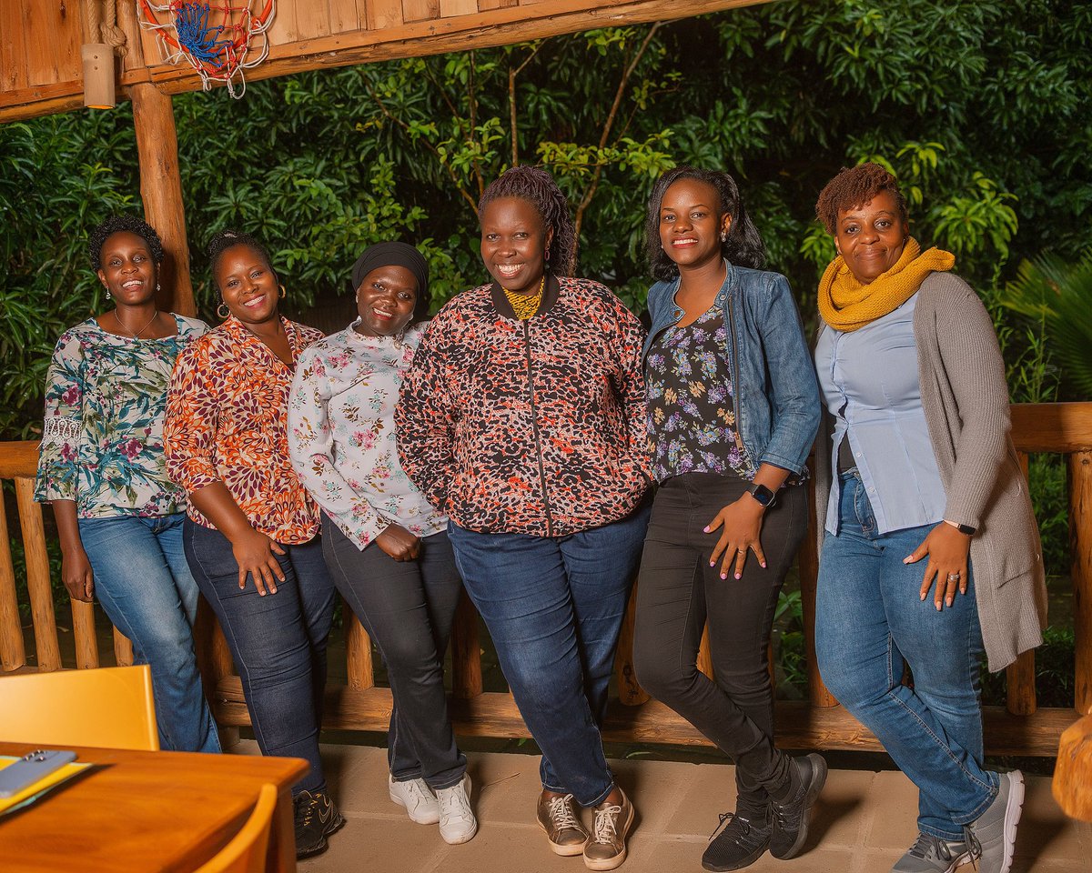 CharityByarugab's tweet photo. Five wonderful ladies sponsored by @stanbicug participated in the Die Empty Mastermind. This program helps us to unleash our best work everyday. Thank you @toddhenry for this awesome book @coachhellen_ https://t.co/Dy8FaeWqej