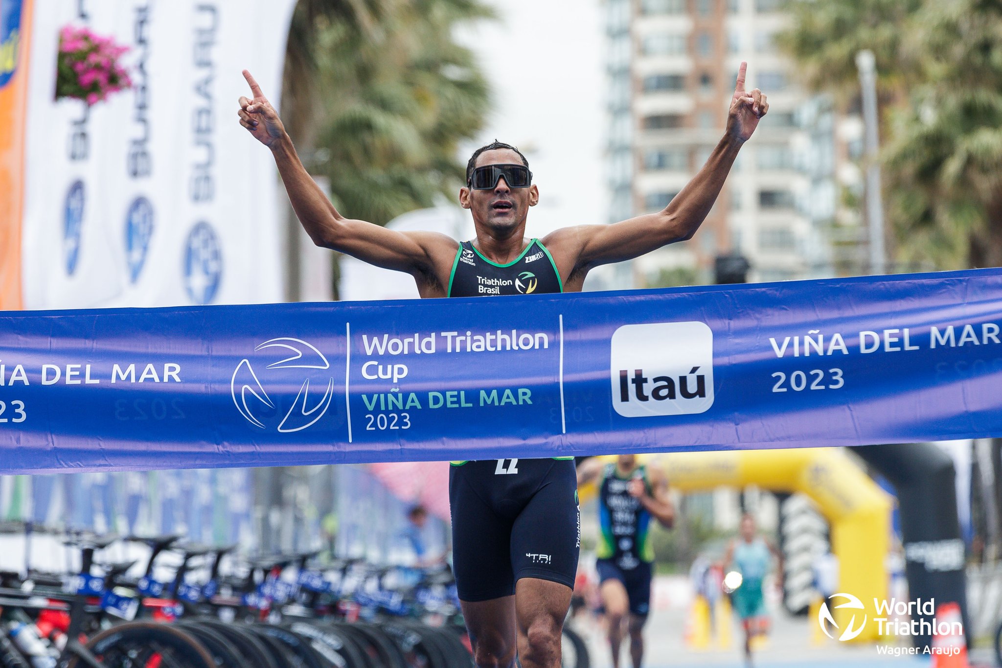 World Triathlon on X: Manoel Messias 🇧🇷 had the decisive kick to score  gold in Viña del Mar!! Miguel Hidalgo 🇧🇷 ends the superb season with  World Cup silver in Chile and
