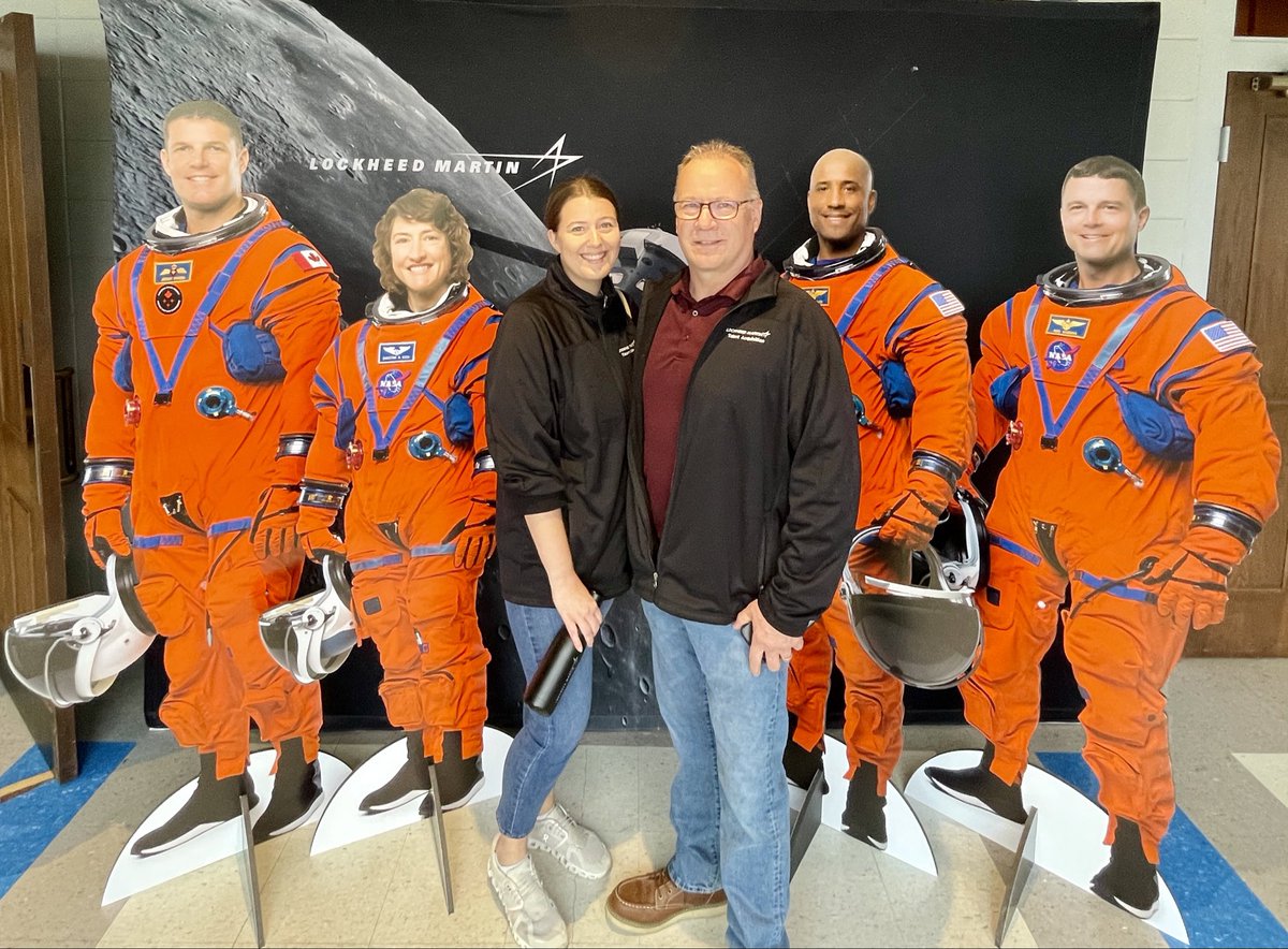 spacecitychick's tweet image. Everyone loves @NASA astronauts! 
Big kids and little kids at the  @NASAStennis in the Bay event enjoyed posing with life-sized images of the crew who will fly @NASA_Orion around the #Moon and back on the #Artemis II mission. #LMSpace