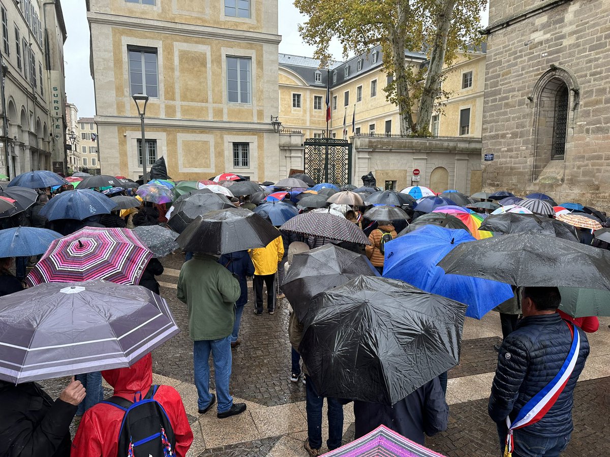 AMF_46's tweet image. Quand les croix gammées souillent nos murs, quand nos concitoyens sont attaqués, cette mobilisation à Paris, à #Cahors et dans toutes les préfectures de France témoigne de notre attachement collectif à la République et à la cohésion nationale. 
#AMF46 @l_amf #StopAntisémitisme