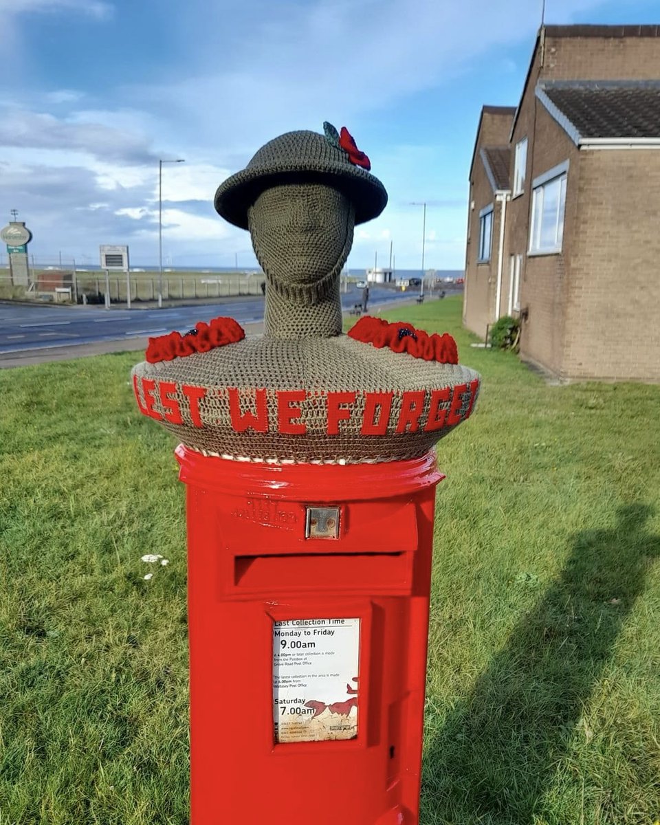 Lest we forget ❤️ How amazing is this Remembrance Day post box topper created by Wallasey resident Sandra Birch. You can find it on Harrison Drive in New Brighton 🎖️Thanks for sharing @WIRRALGLOBENEWS