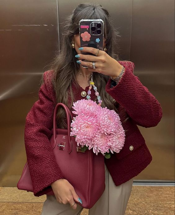 liIacdaisy's tweet photo. cherry red mood https://t.co/rYk1OkbPcS