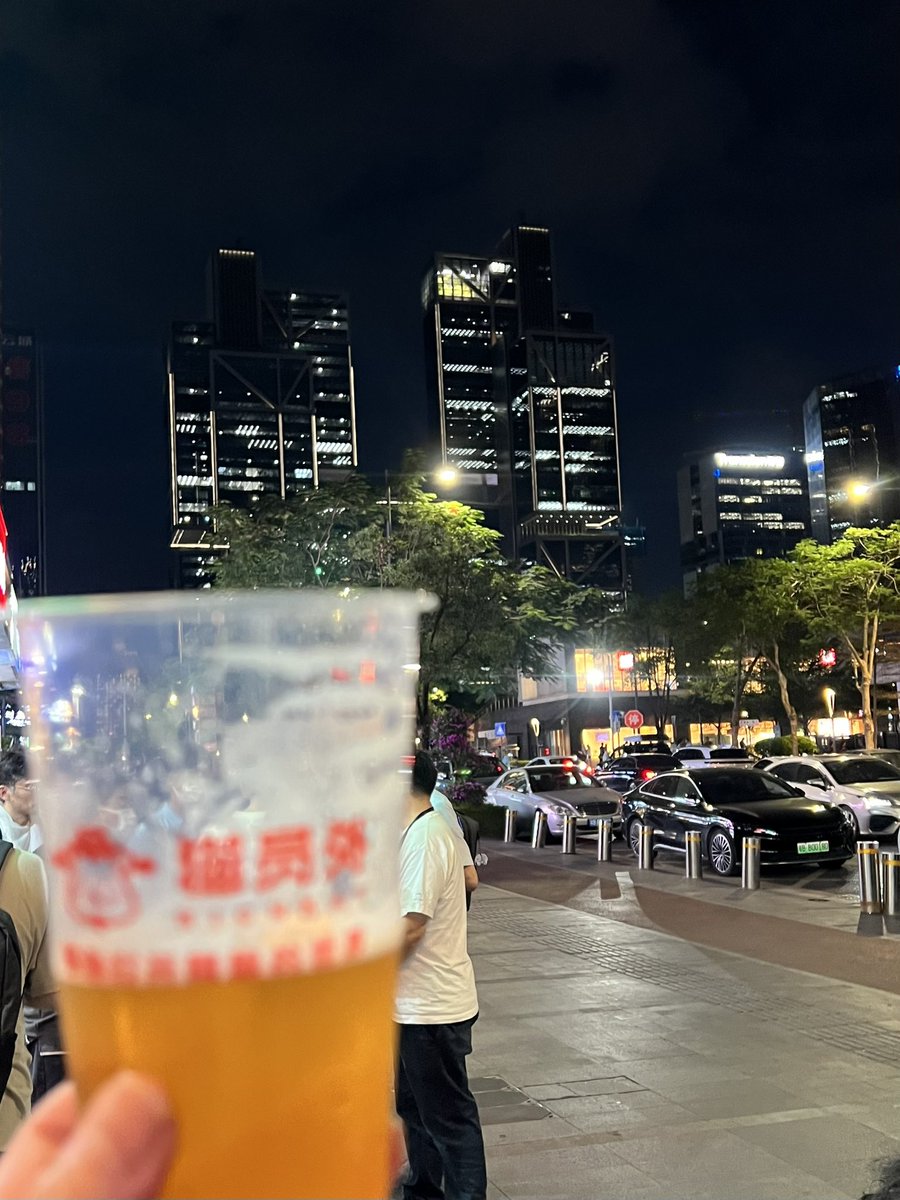 375drone's tweet image. すったもんだあったけど、DJI本社ビルを肴にクラフトビールでお疲れ様！楽しかった〜🍺
#mfszjp #MFSZ2023