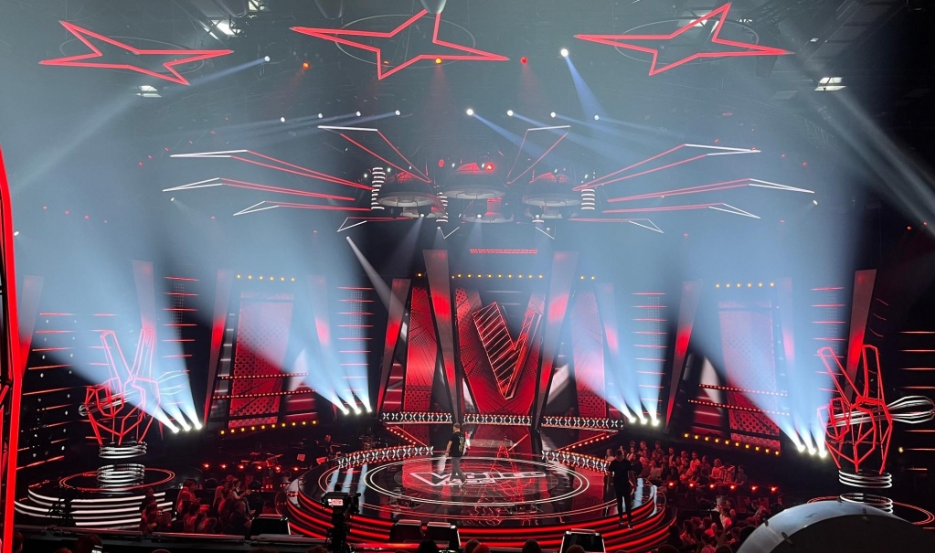 PROLIGHTS_media's tweet image. 🎤✨ Astra Hybrid330 steals the show on The Voice of Poland! Its brilliance in performance lighting is unmatched. 🌟📸

📸/ @Show Design

#AstraHybrid330 #ShowDesign #TheVoiceOfPoland