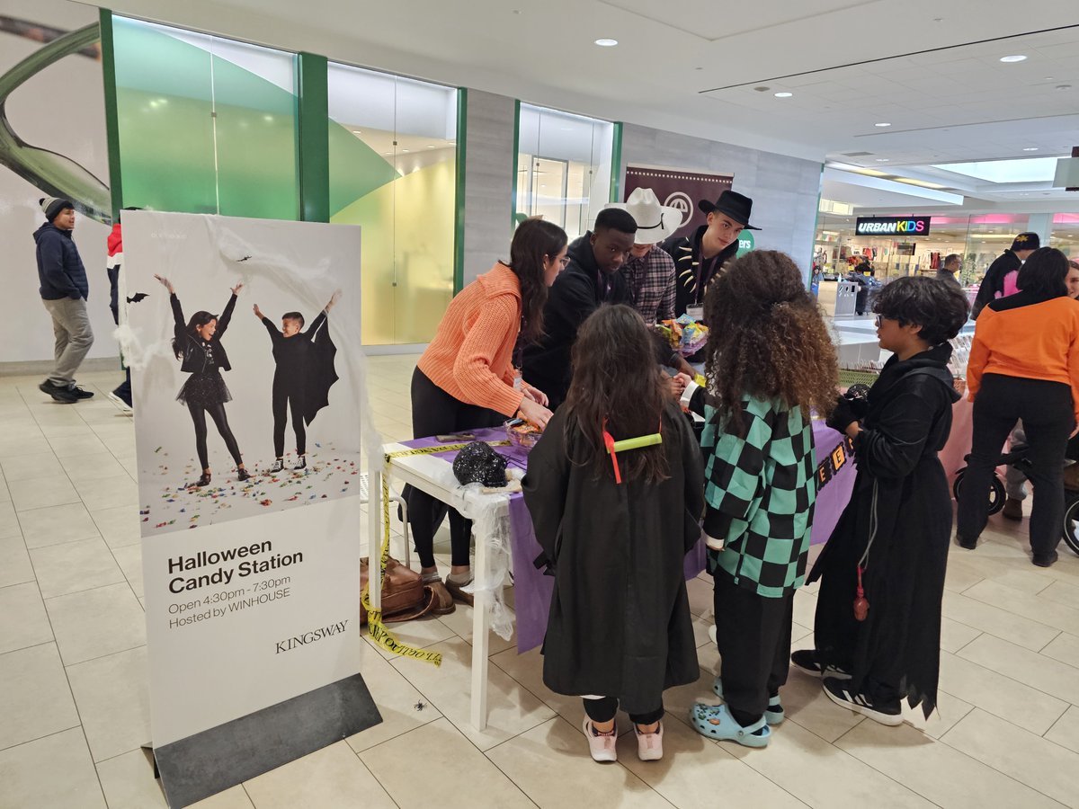 Throwback to a spooktacular #Halloween at @kingswaymall 🎃👻 Our amazing #WINHouse #volunteers had a fang-tastic time mingling with the community and showing our support for our partnership with Kingsway Mall. Please find out more about WIN House through the link in our bio!