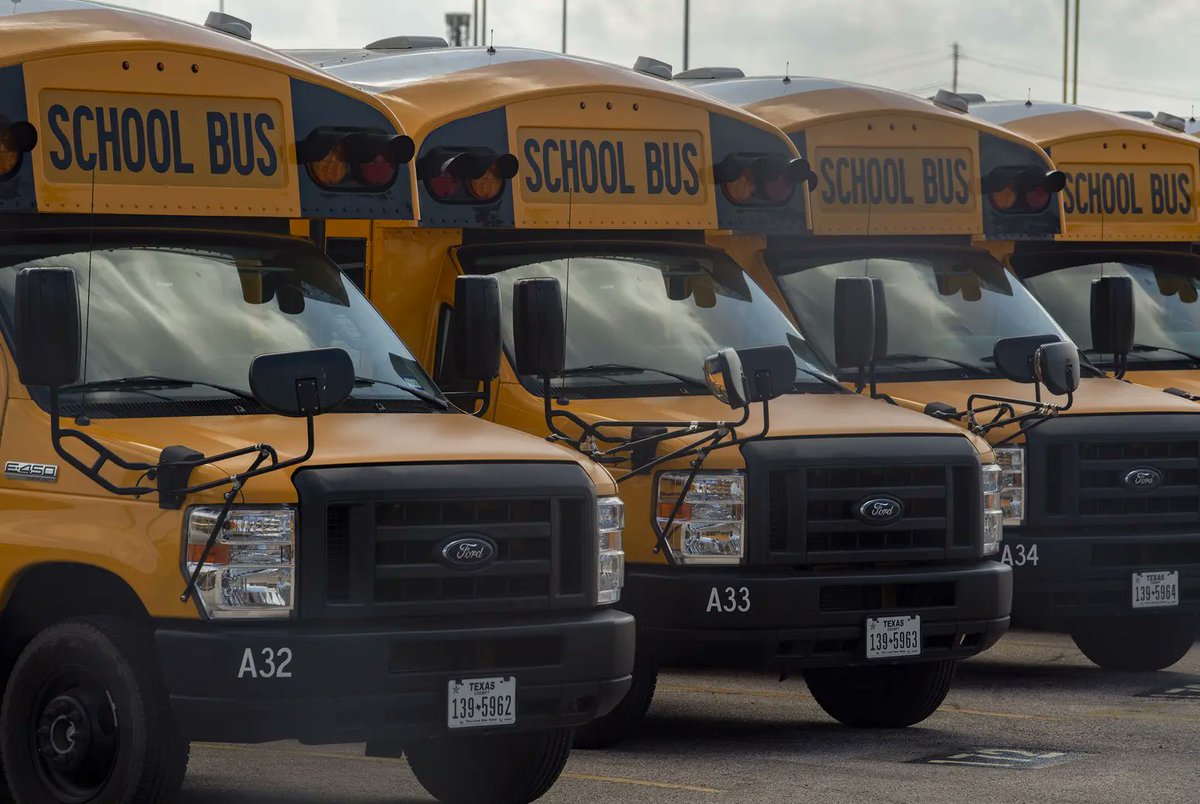 Love this story from @PoojaSalhotra: How a small East Texas school district replaced its gas-guzzling buses with an all-electric fleet texastribune.org/2023/11/10/eas…