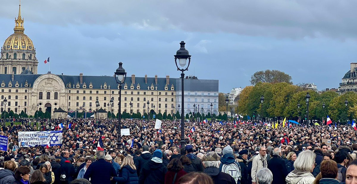 pybournazel's tweet photo. À #Paris et dans toute la France, nous marchons pour la République et contre l’antisémitisme. 

 #Marchecontrelantisemitisme https://t.co/N9LsCdaDSC