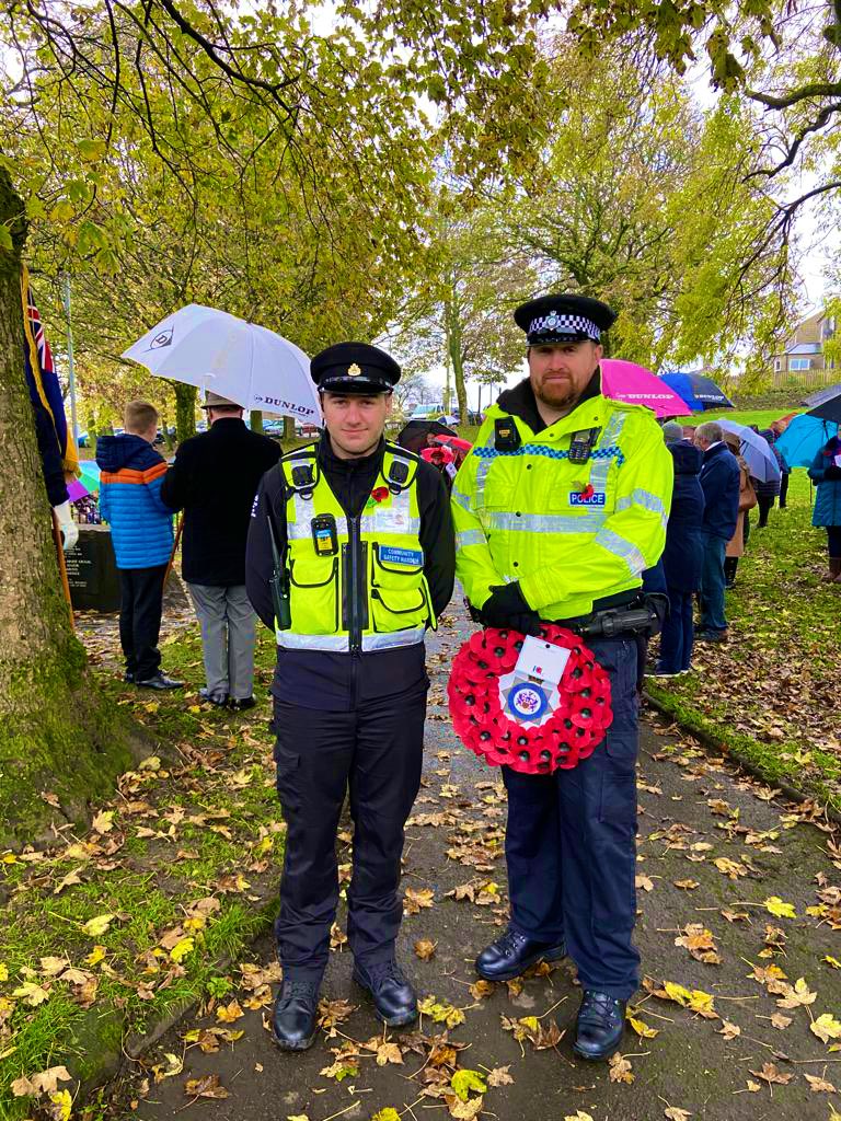 Teams 2 &amp; 3 at Stainland Memorial Gardens for #RemembanceSunday.

<a href="/WYP_Halifax/">West Yorkshire Police - Halifax</a>
@CswSamual337
<a href="/csw_333/">CSW333</a>
#SaferCalderdale