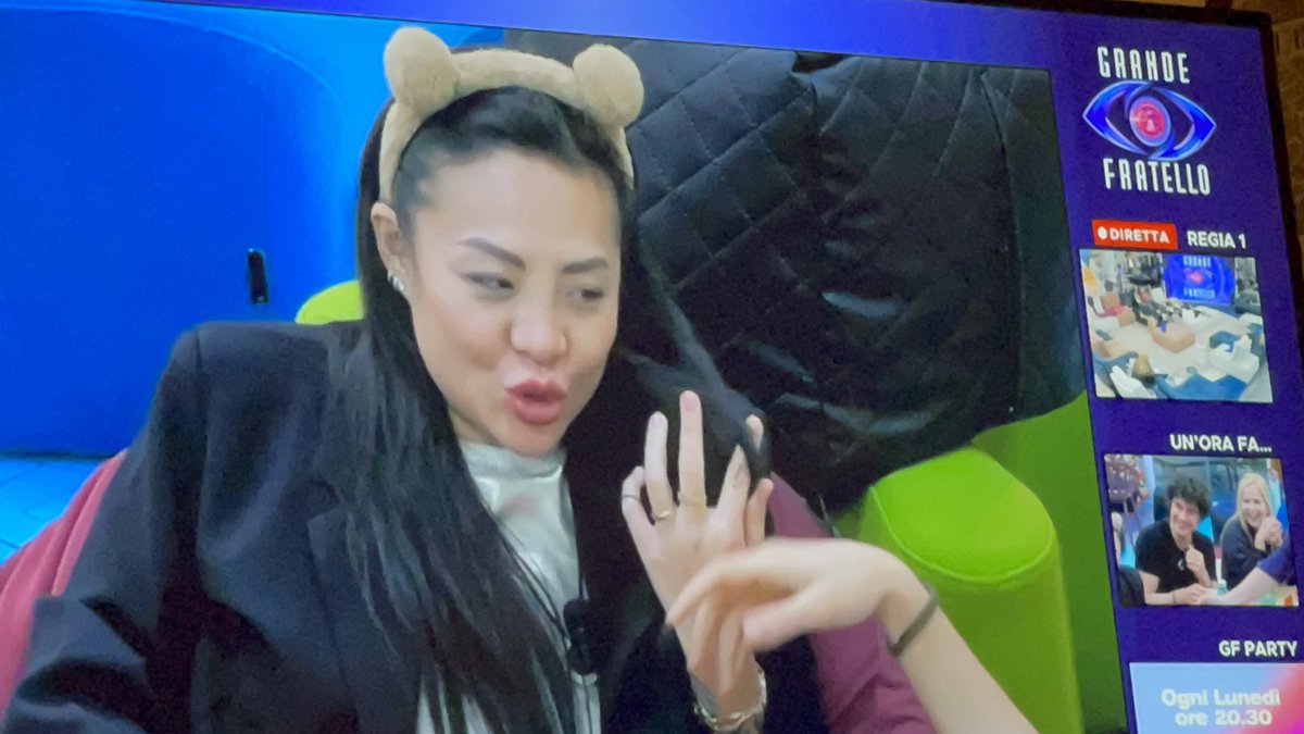 cuorichindirosy's tweet photo. Quanto è comica la nostra queen #cuorichin quando parla di gelosia
😂🥹
Confidenze scherzose time
#GrandeFratello #paoleti #angelica #aniters #jillcooper #letizia #fiordaliso https://t.co/odpKU4GJ5p