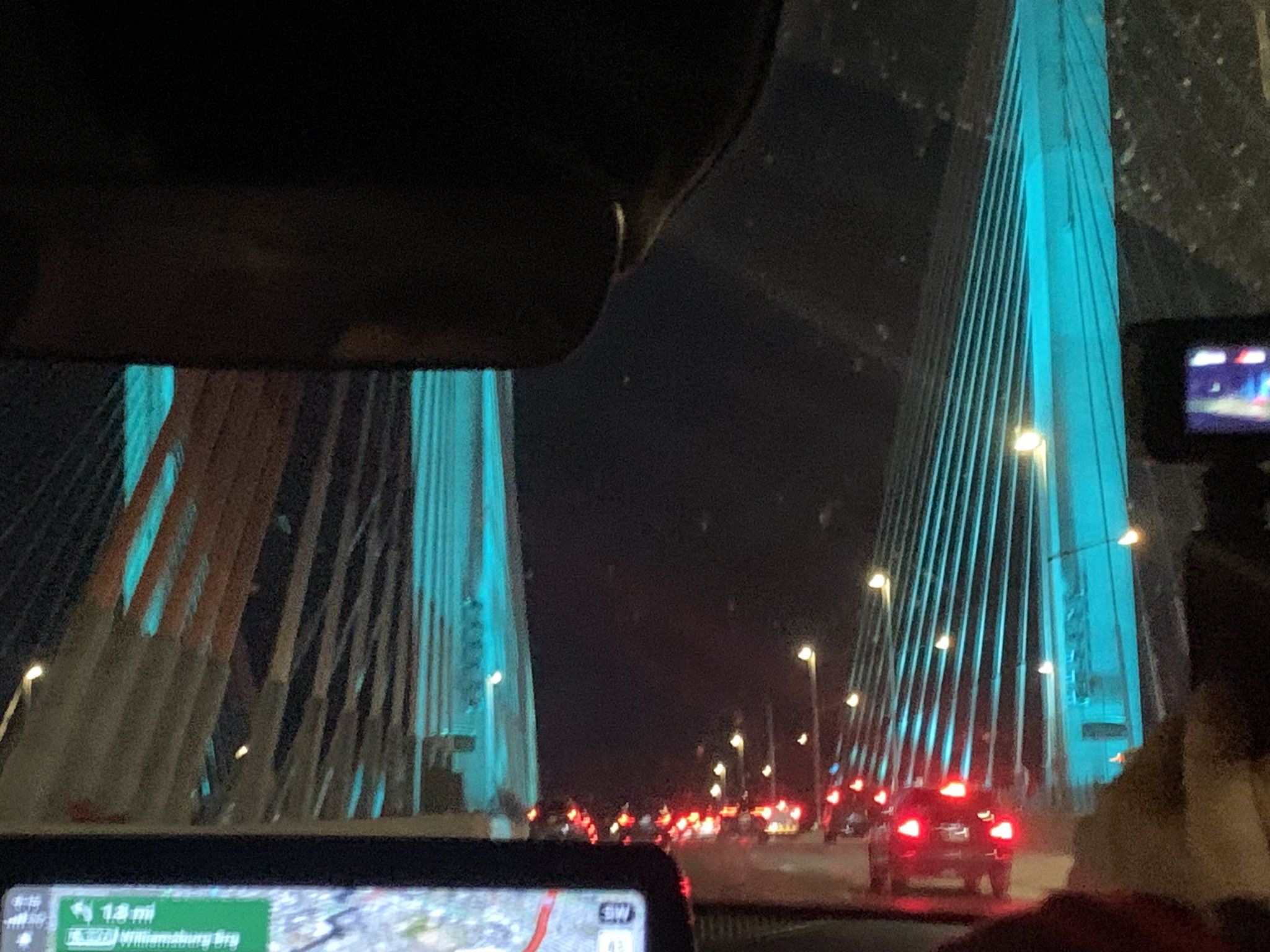 2 pic. New York lights 💜 https://t.co/gYRFykHlga
