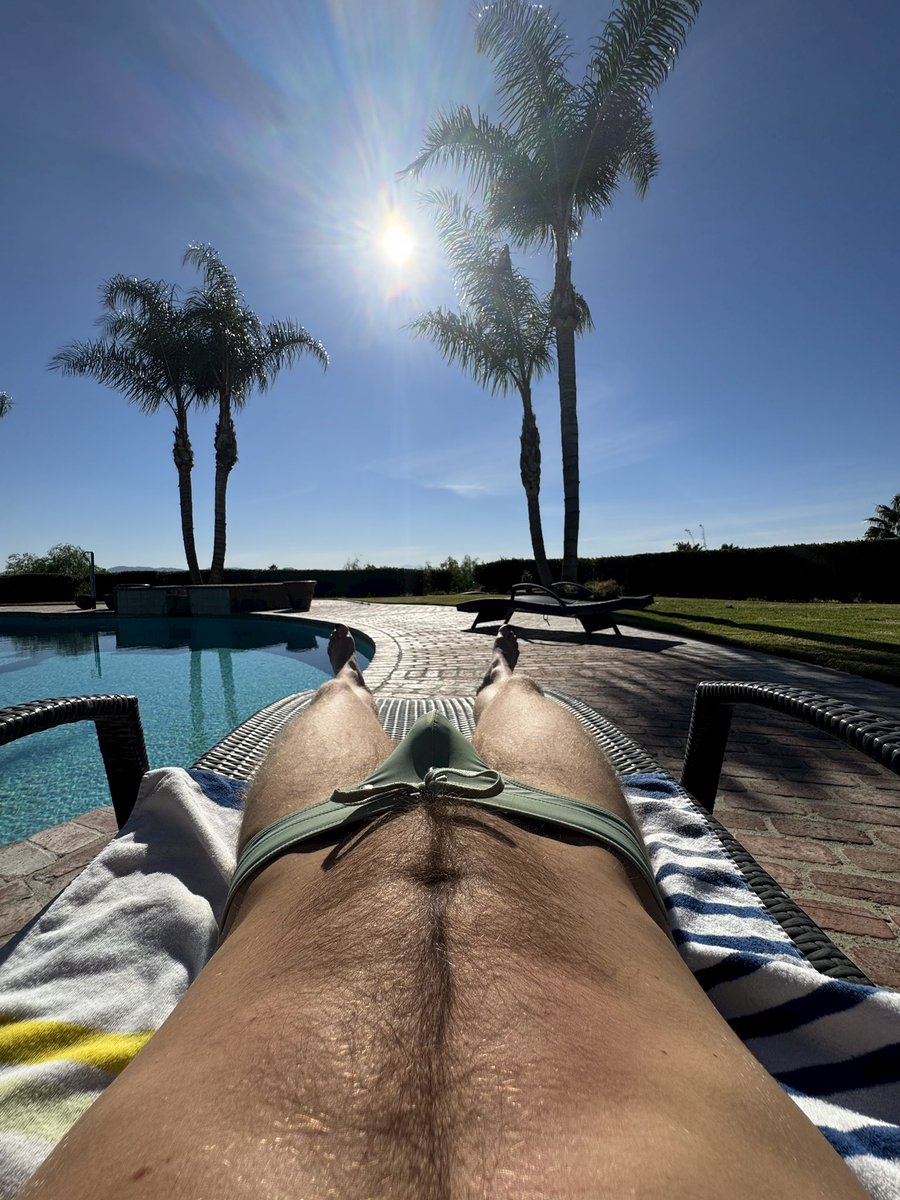 pierced_scruff's tweet photo. November in Southern California. Will you join me? ☀️🌴🥰 https://t.co/2Tu14Jx33C