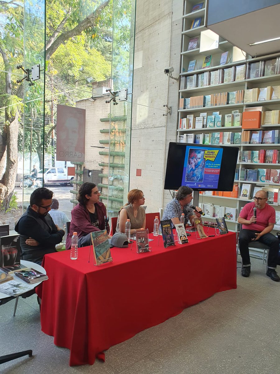 CirculoEdAzteca's tweet photo. #DíaNacionaldelLibro | #CírculoEditorialAzteca se suma al festejo de la letra impresa en el @cc_elenagarro en el "Primer encuentro por la historieta".
¡Nunca dejes de leer!
#AztecaLee #AmamosLeer https://t.co/AsPiHdCsqi