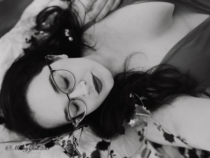 Girl of your Dreams ✨ now satisfy me the only way you can 💸🥱.      HumanATM paypig fincuck finsub findomme