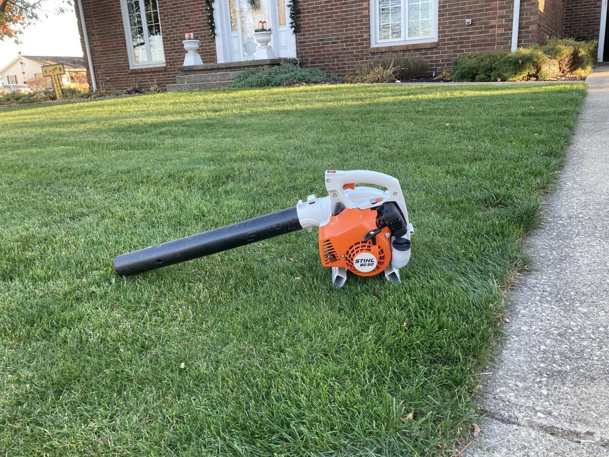 hornaday_ryan's tweet photo. Just dad-flexed pretty hard on all the neighborhood rivals. @STIHLUSA #NovemberMowing @HomeDepot #SorryNotSorry #DadLife #MidwestLiving #HankHill #TimTaylor @scottslawn_ @DoveMenCare #WeekendWarrior https://t.co/zkFKFg6nsz