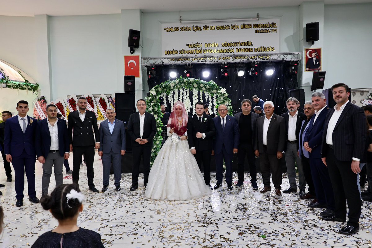 aliozerurgup's tweet photo. Derinkuyu Belediye Başkanımız Bülent Aksoy’un kıymetli oğlu Mehmet Akif ile Zağyapan ailesinin değerli kızı Berru’nun mutlu günlerinde yanlarında olduk..

Her iki aileyi de tebrik ediyor, genç çiftimize mutluluklar diliyorum. https://t.co/NGBacp5IIz