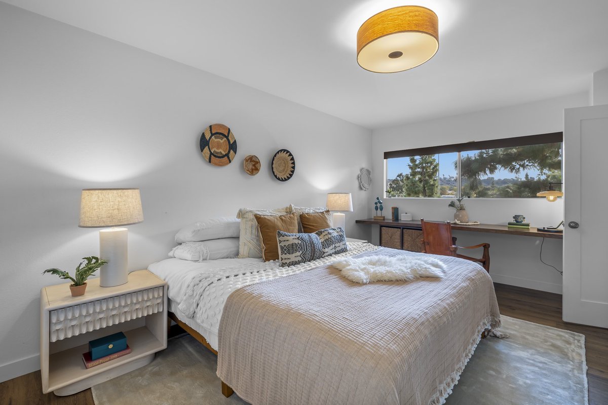 Stunning Top Floor Condo just listed! OPEN HOUSE 11/12 (1-4pm).📍4900 Overland Ave #346, Culver City. Remodeled unit with lots of natural light. In unit washer/dryer + 2 parking spaces. 2 bedrooms, 920 sqft. List price $669,000. Call 310.528.8727 for private showing requests.