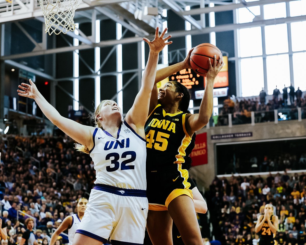 𝐇𝐚𝐩𝐩𝐲 Like 𝐇𝐚𝐧𝐧𝐚𝐡 😄

<a href="/StuelkeHannah/">Hannah stuelke</a> x #Hawkeyes