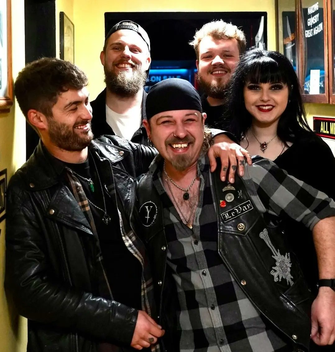 What a great night we had at YARDBIRDS 💋

Huge thank you to UPSTAGED for having us on the bill and to everyone else involved! 

📷 <a href="/LmcdSony/">LindaMcD</a> 
#kaylyde #rocknroll #femalefronted #womeninrock